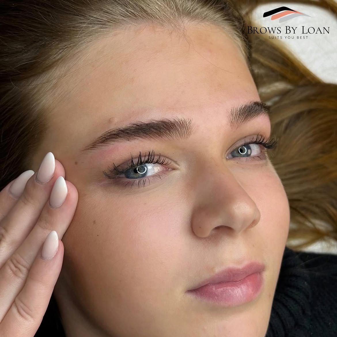 Sanfte Nano Hairstrokes Technik mit Maschine in Leipzig – Brows by Loan